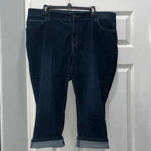 Lee Capris